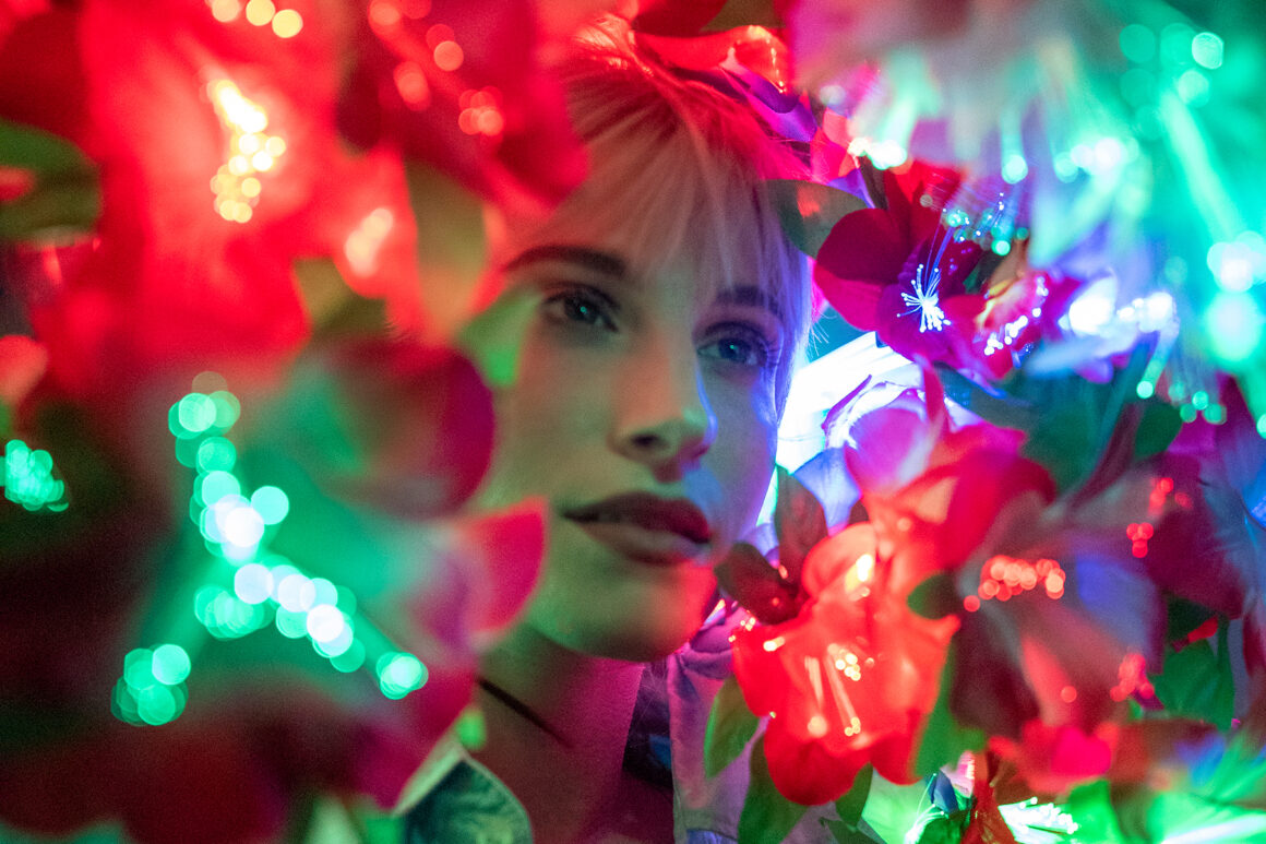 Crítica Hayley Williams, "FLOWERS for VASES / descansos"