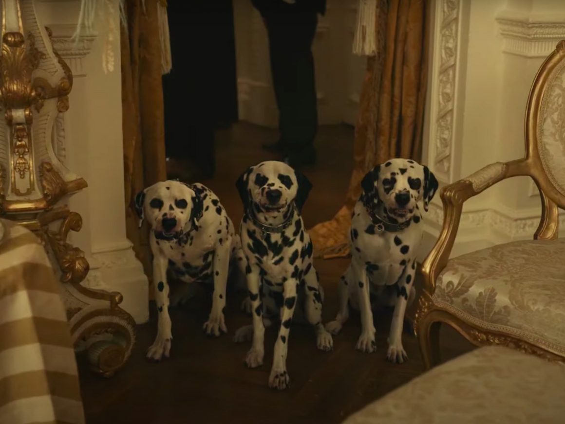 Crítica | O nascimento triunfal e caótico de uma vilã em Cruella