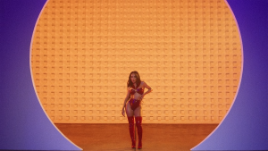 Cena do clipe "Diabla", de Izzy La Reina