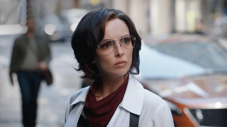 Conheça a Molotov Girl, personagem de Jodie Comer em "Free Guy