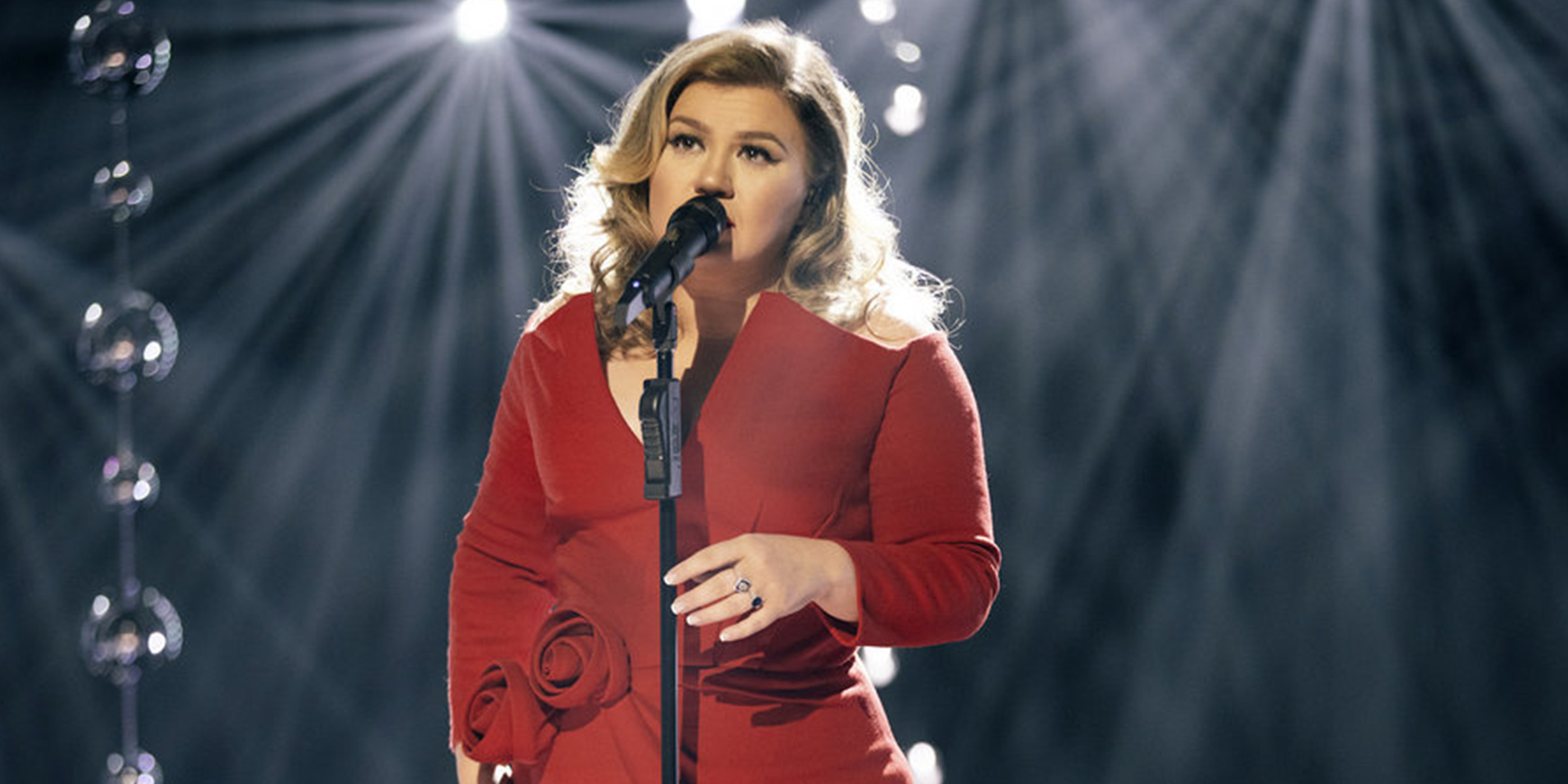 5 vezes em que Kelly Clarkson mostrou que pode cantar de tudo