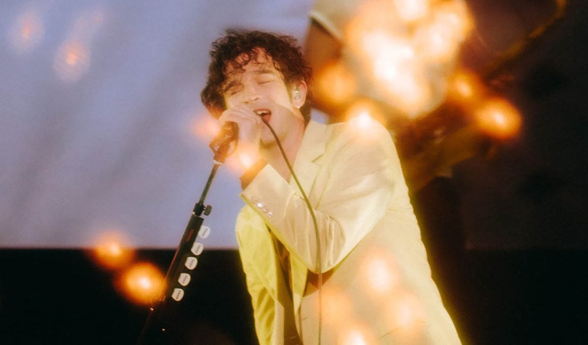 The 1975 fica em sua zona de conforto no Lollapalooza Brasil 2023