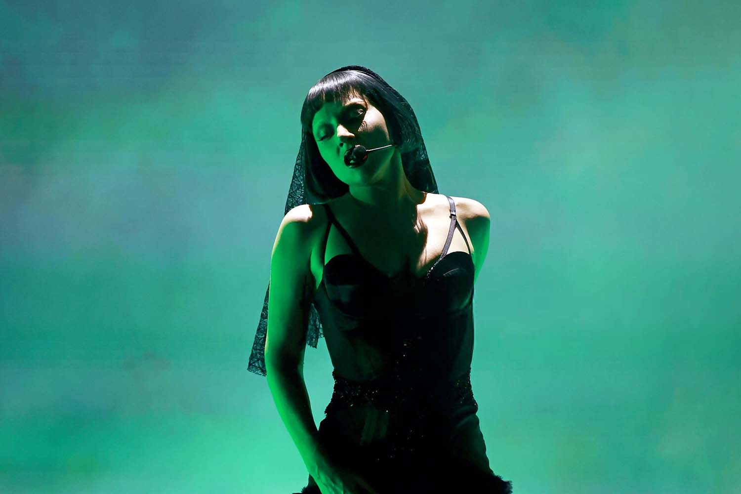 Lady Gaga leva o caos de seu encanto teatral para o deserto